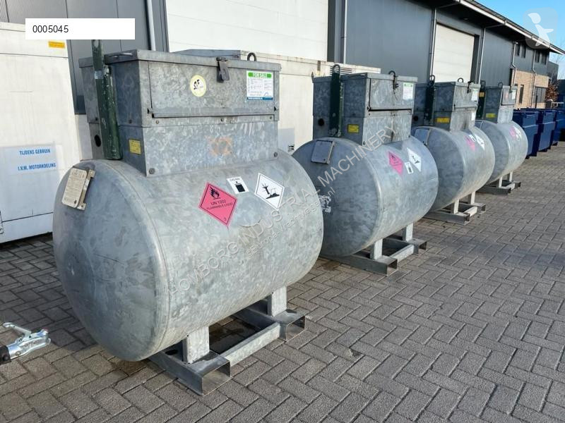 Attrezzature automezzi pesanti  Dieseltank...