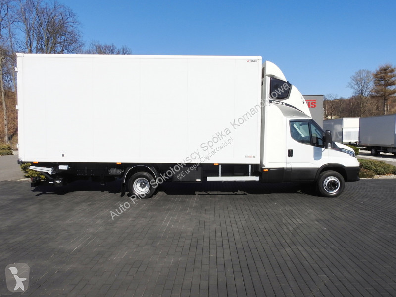 Véhicule utilitaire Iveco 70C18 DAILY