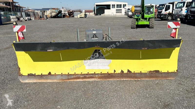 Attrezzature automezzi pesanti  E90-40
