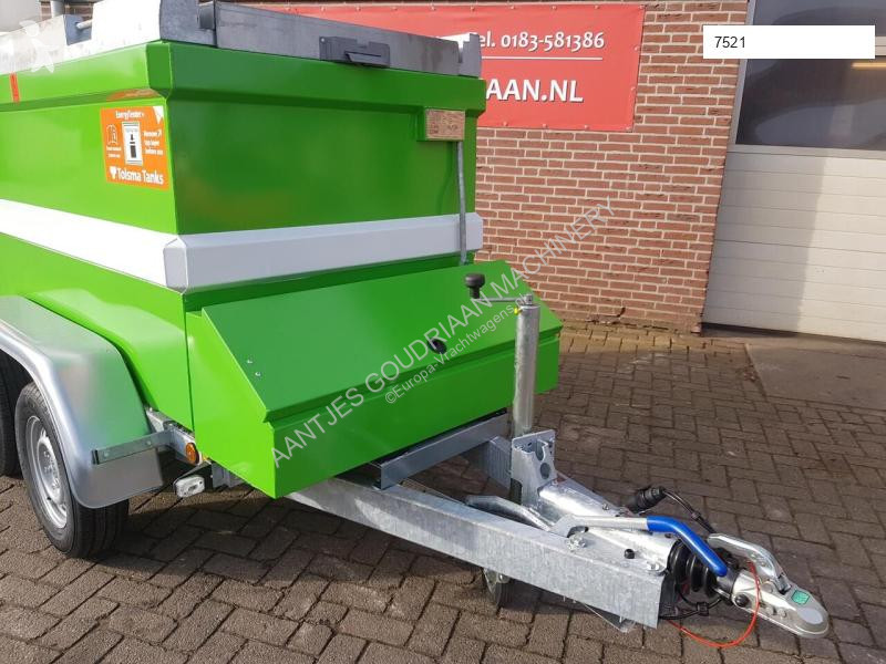 Uitrusting voor vrachtwagens  Réservoir de...