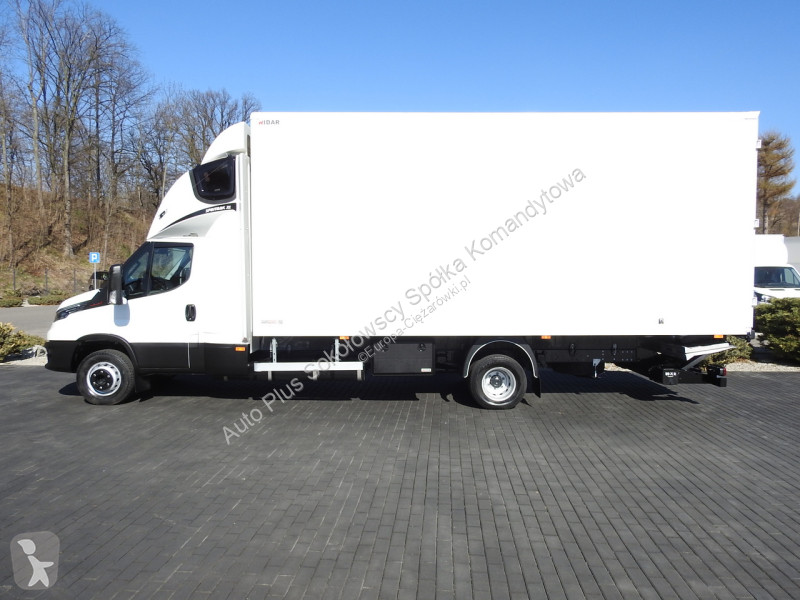Véhicule utilitaire Iveco 70C18 DAILY