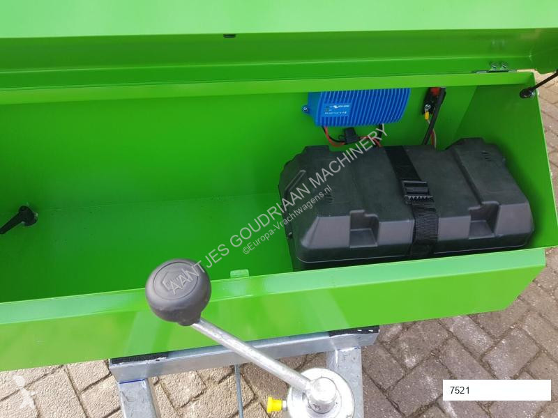 Uitrusting voor vrachtwagens  Réservoir de...