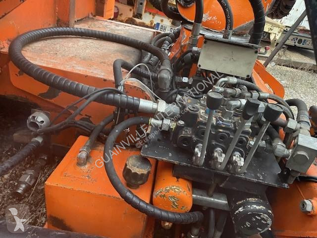 Equipamentos pesados   BENNE ET GRUE SUR BERCE