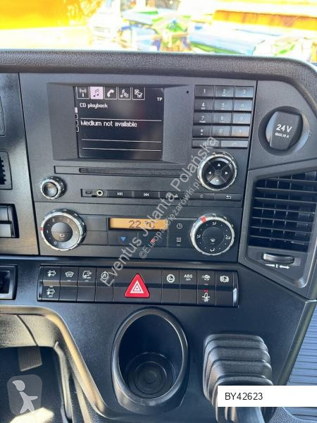 آلة لصيانة الطرق Mercedes 1824 4x4...