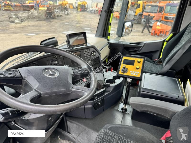 آلة لصيانة الطرق Mercedes 2632