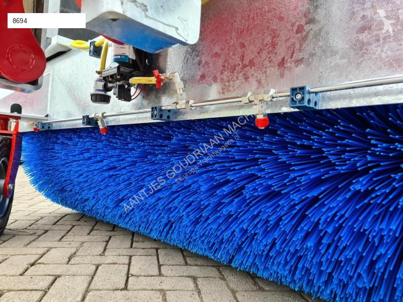 Uitrusting voor vrachtwagens  Sweep veegmachine...