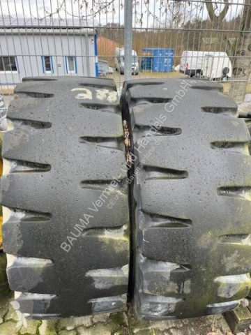 BKT (288+289) 20.5R25 Felsreifen / rocktyres 50 %