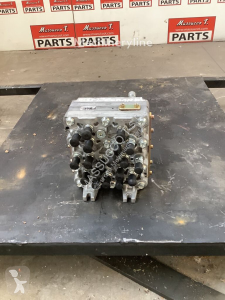 قطع غيار الأشغال العمومية Hitachi Distributeur...