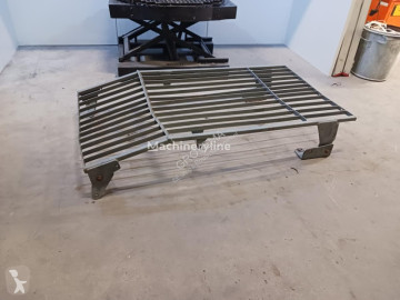 تغطية / الشبكة الأمامية Liebherr