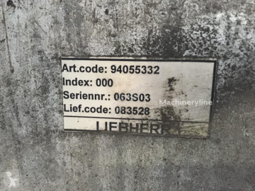 Estribo / escalera Liebherr