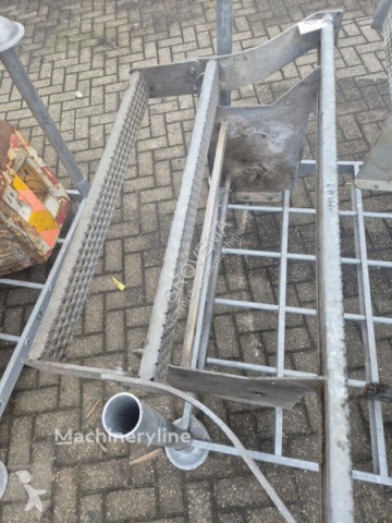 Estribo / escalera Liebherr