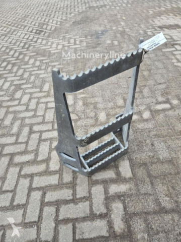 Estribo / escalera Liebherr