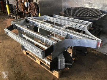 Estribo / escalera Liebherr