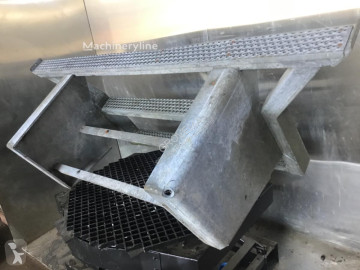 Estribo / escalera Liebherr