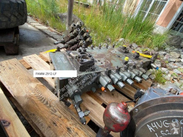 Distributeur hydraulique Liebherr