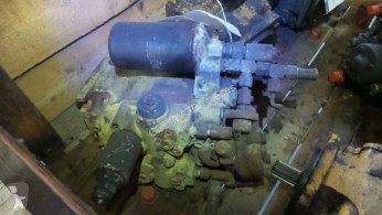 Bomba hidráulica secundária Liebherr PR721C
