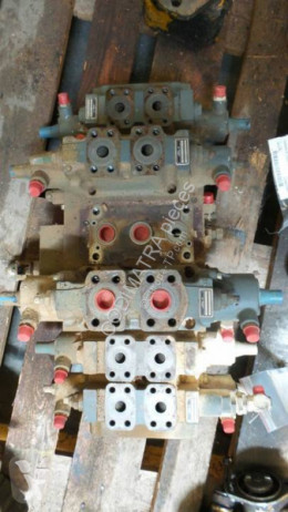 Distributeur hydraulique Liebherr R914