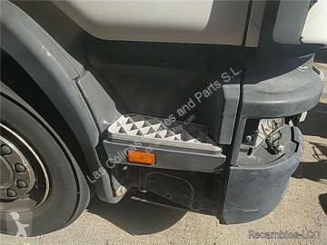 Estribo / escalera Scania