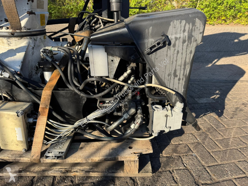 Pezzi di ricambio macchine movimento terra Hiab...