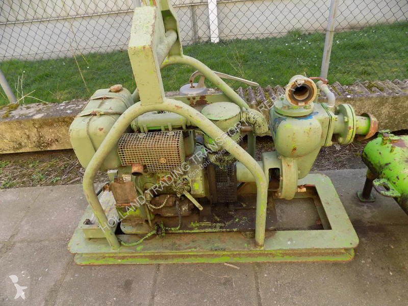 Losse onderdelen bouwmachines  waterpomp diesel...