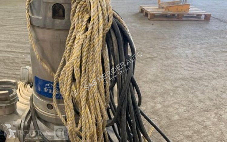 آلة لمواقع البناء  pompe immergee pour eau boueuse