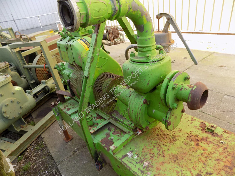 Losse onderdelen bouwmachines  waterpomp diesel...