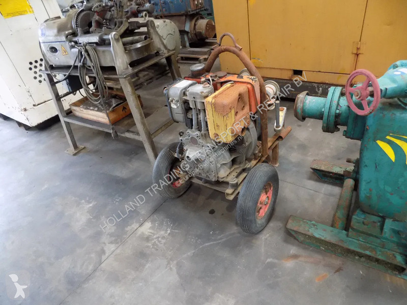 Losse onderdelen bouwmachines  waterpomp diesel...