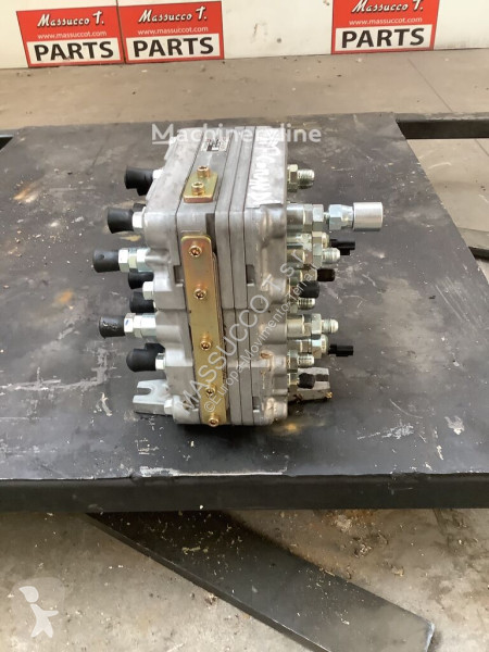 قطع غيار الأشغال العمومية Hitachi Distributeur...