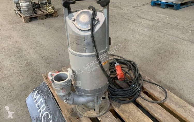 آلة لمواقع البناء  pompe immergee pour eau boueuse