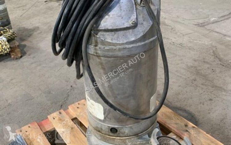 آلة لمواقع البناء  pompe immergee pour eau boueuse