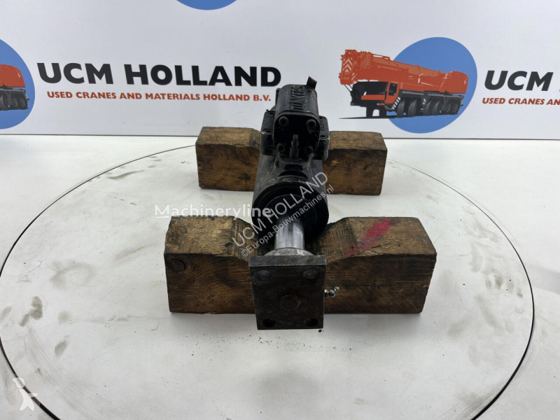 قطع غيار الأشغال العمومية  Vérin hydraulique...