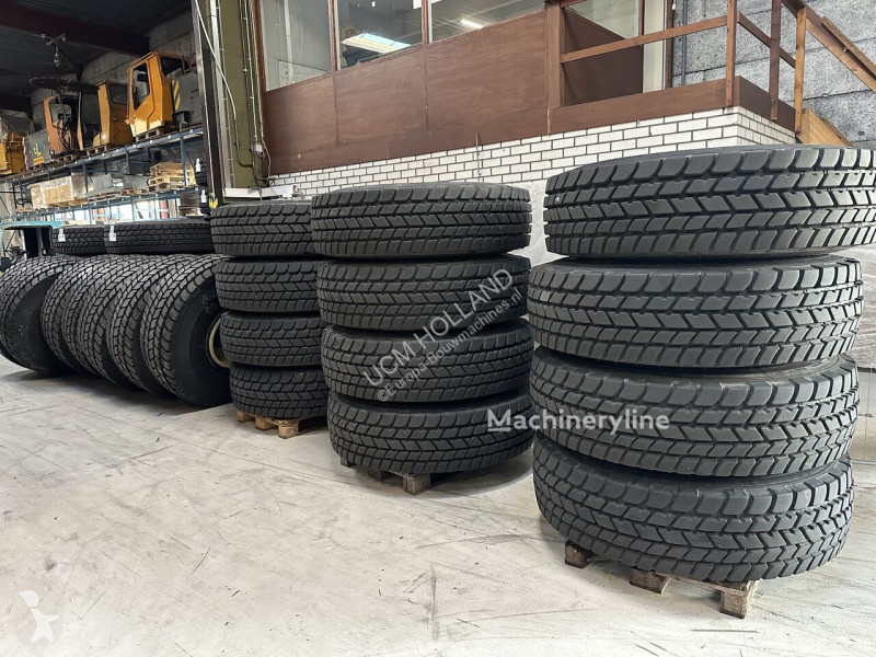 Pièces engins tp Liebherr Crane Tires/Rims for...