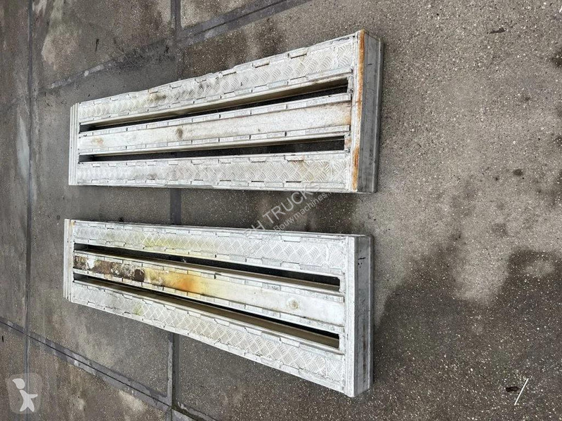 تجهيزات الأشغال العمومية  2x oprijplaat 240cm...
