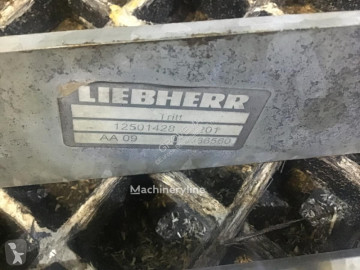 Estribo / escalera Liebherr