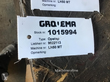 Estribo / escalera Liebherr