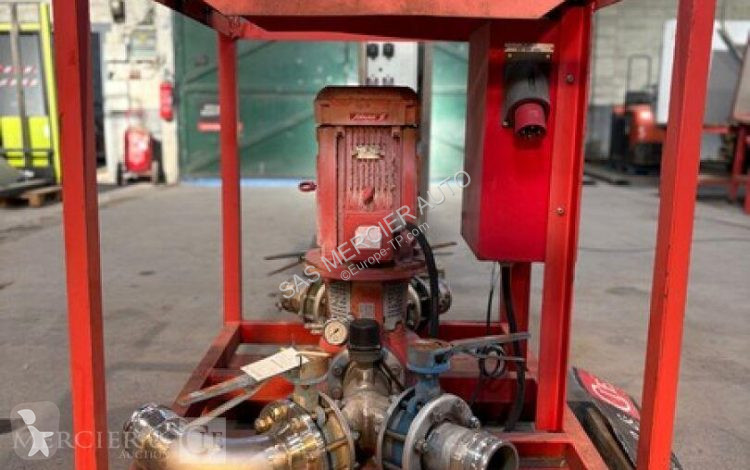Запчастини для спецтехніки  pompe a eau en...