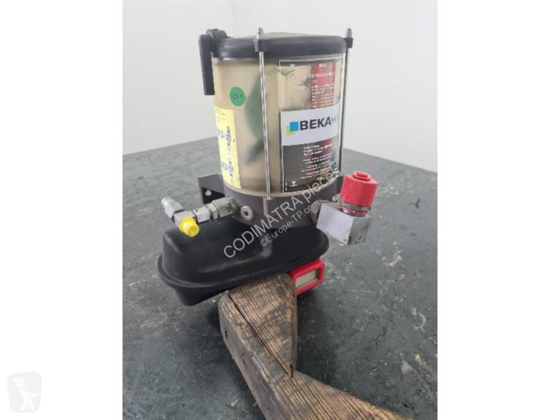 قطع غيار الأشغال العمومية Komatsu PC228USLC-11
