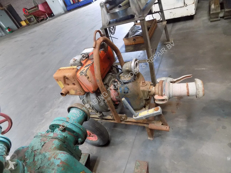 Losse onderdelen bouwmachines  waterpomp diesel...