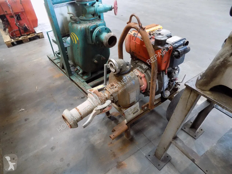 Losse onderdelen bouwmachines  waterpomp diesel...