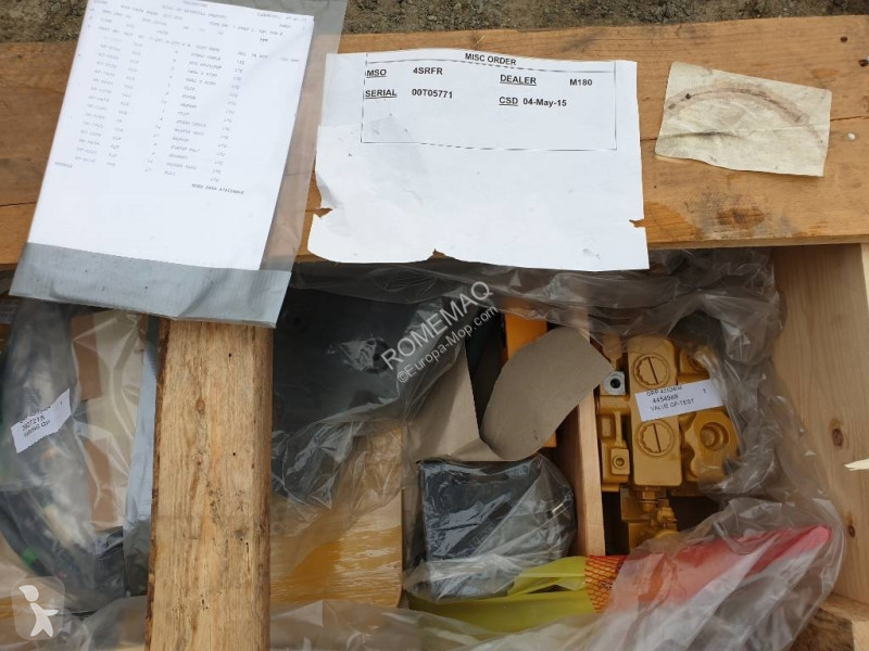 Material de obra Caterpillar IMPLEMENTOS Y...