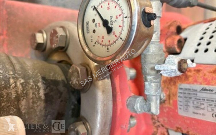 Запчастини для спецтехніки  pompe a eau en...