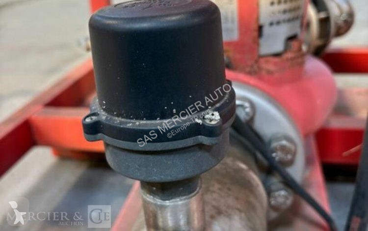 Запчастини для спецтехніки  pompe a eau en...
