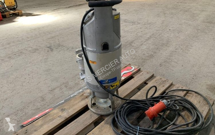 آلة لمواقع البناء  pompe immergee pour eau boueuse