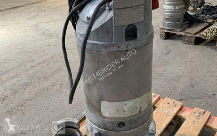 آلة لمواقع البناء  pompe immergee pour eau boueuse