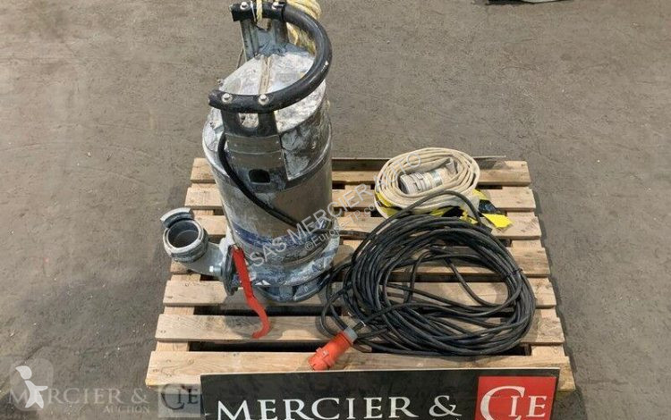 آلة لمواقع البناء  pompe immergee pour eau boueuse