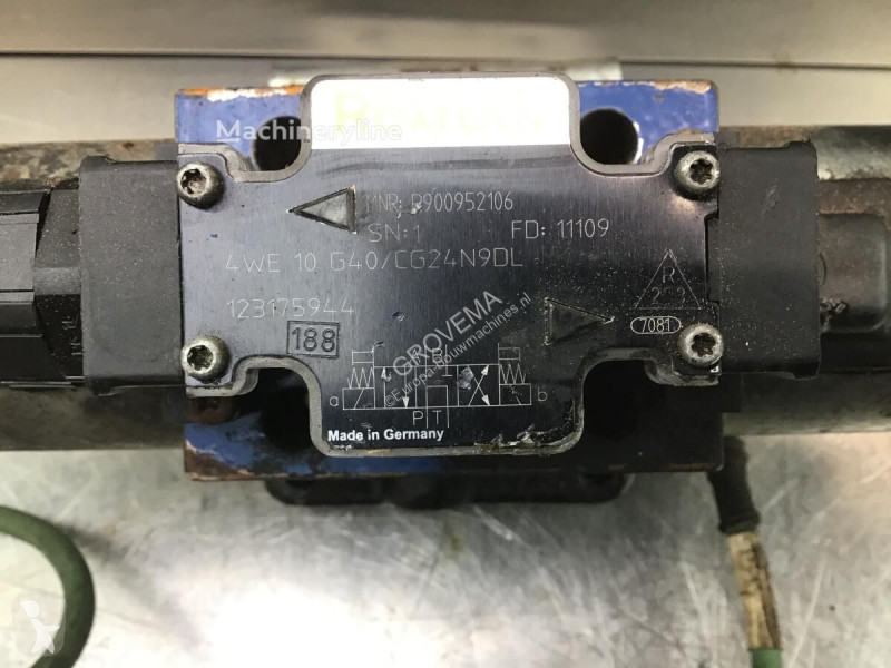 Liebherr Directional Control Valve equipment...