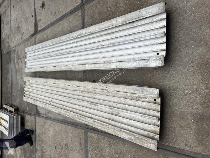 تجهيزات الأشغال العمومية  370 cm lang 60 cm breed