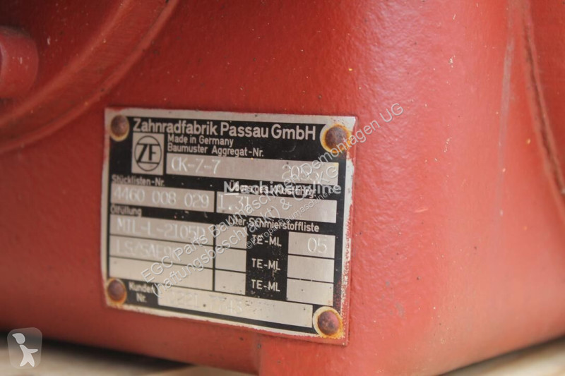 Pezzi di ricambio macchine movimento terra ZF...
