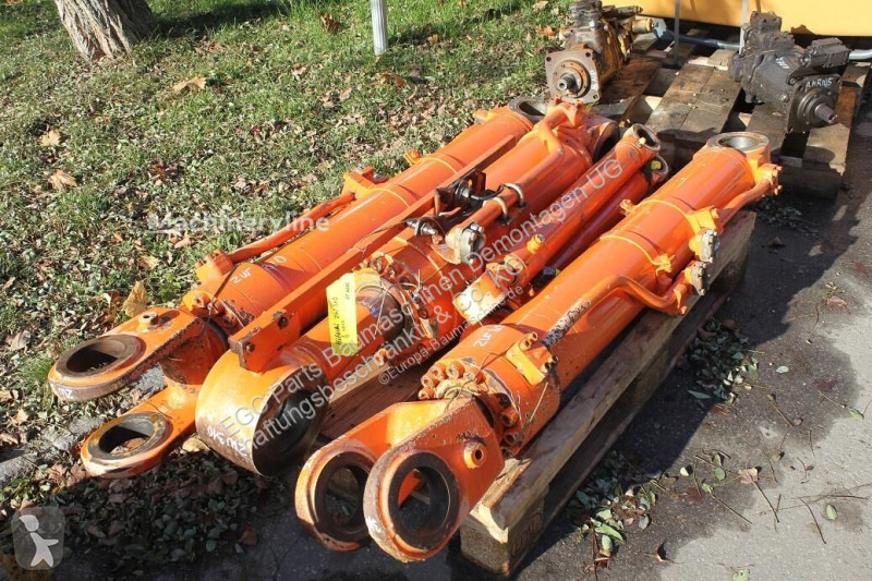 Pezzi di ricambio macchine movimento terra Hitachi