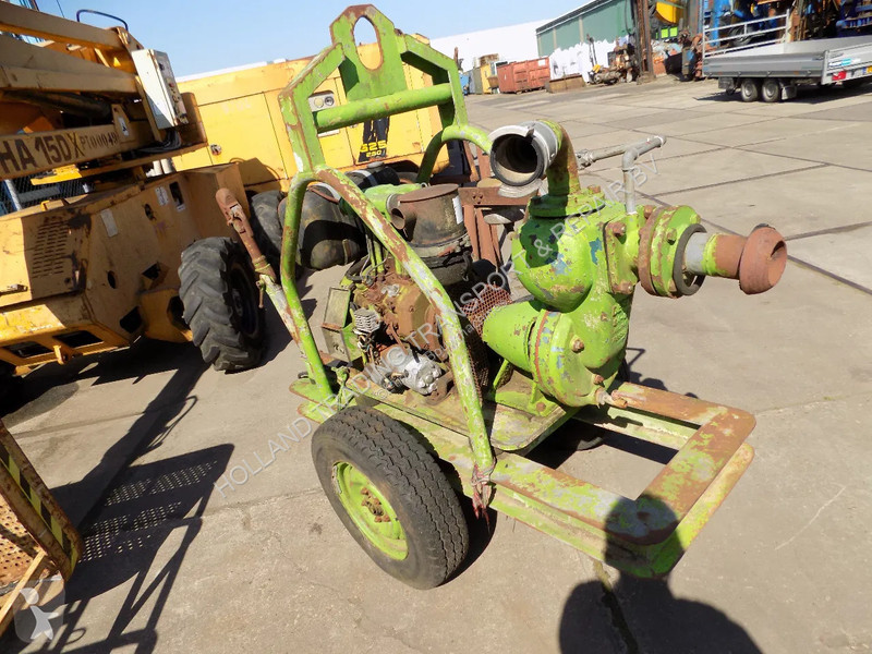 Losse onderdelen bouwmachines  waterpomp diesel...